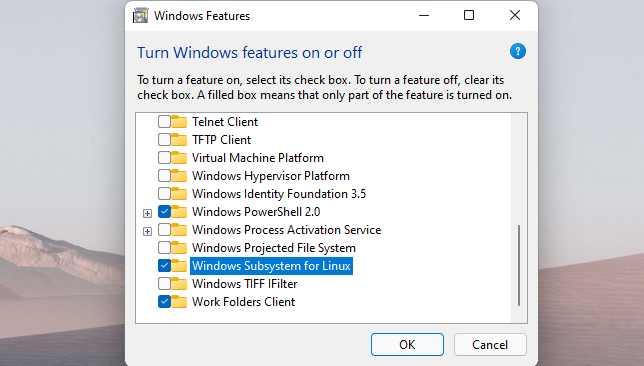 Aktifkan opsi "Subsistem Windows untuk Linux" dan klik "OK."