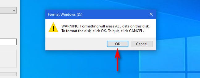 Jika drive yang Anda format kosong atau sudah dicadangkan, klik "OK" pada prompt peringatan format.