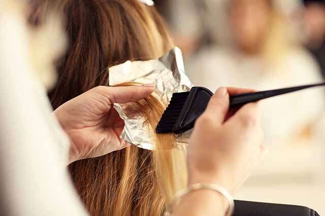 Dapatkan Rambut Anda Diwarnai untuk Perawatan Perawatan Rambut