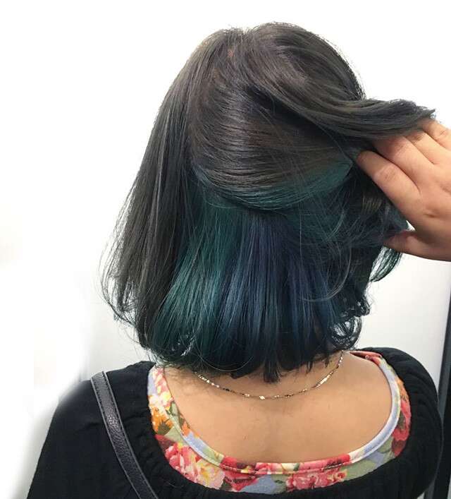 Green & Blue Under Dye Untuk Gaya Rambut Bob