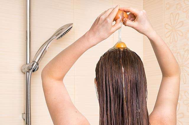 Bagaimana Anda Dapat Mengoleskan Telur Pada Rambut Untuk Meningkatkan Pertumbuhan Rambut?