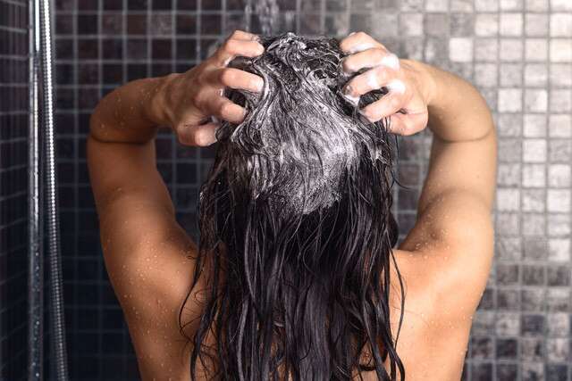 Investasikan dalam Shampo yang Bagus untuk Rambut Keriting