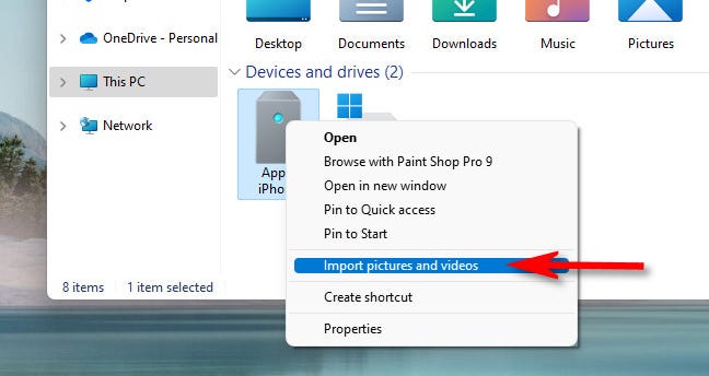 Di Windows 11, klik kanan iPhone dan pilih "Impor gambar atau video."