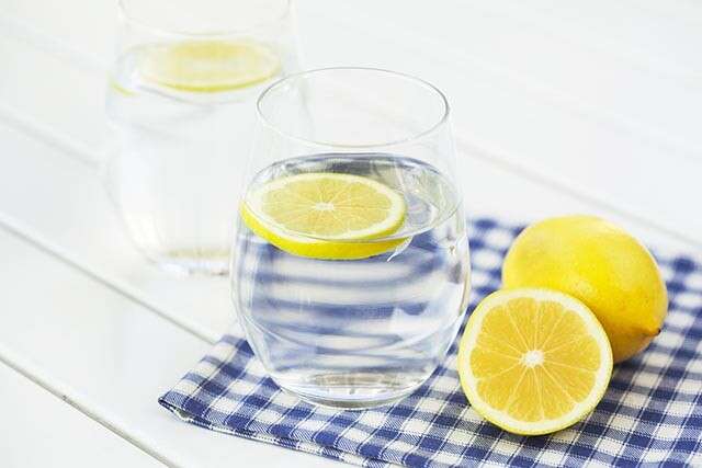 Jus lemon dan air untuk rambut