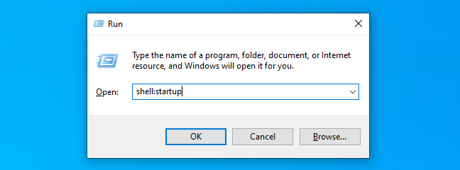 Membuka folder Startup di Windows 10.