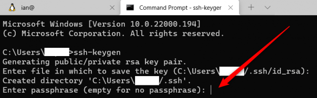 Prompt Perintah Windows 11 meminta untuk membuat kata sandi untuk kunci SSH yang baru dibuat.