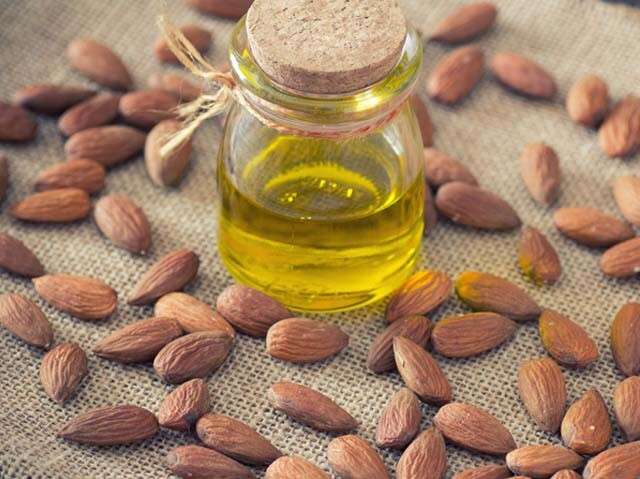 Minyak Almond Manis dalam Serum Rambut