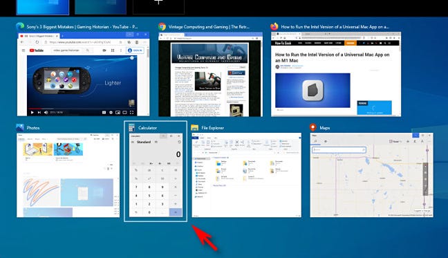 Memilih jendela aplikasi di Windows 10 Task View menggunakan tombol kursor.