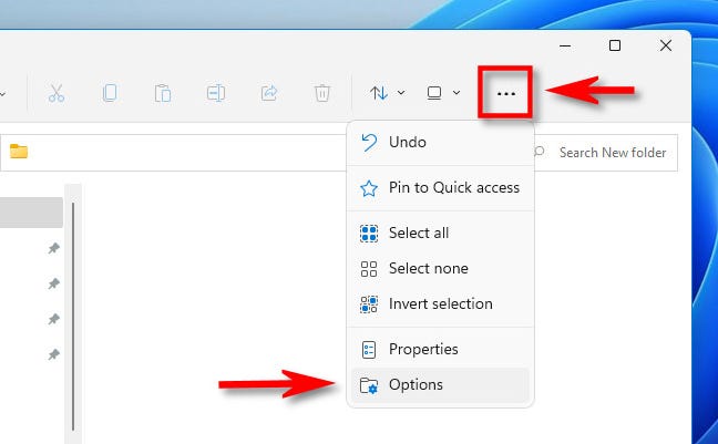 Di Windows 11 File Explorer, klik tombol elips (tiga titik) dan pilih "Opsi."