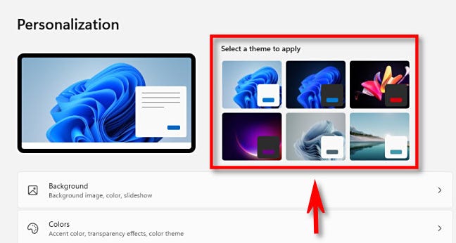 Di pengaturan Personalisasi Windows 11, klik gambar mini tema di bagian atas untuk mengubah tema dengan cepat.