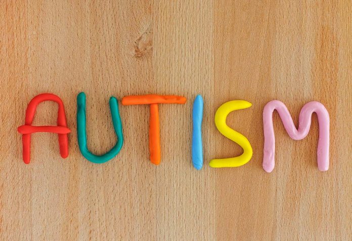 Membesarkan Anak Autistik- Perjalanan dari Kesedihan ke Sukacita dan Kebanggaan