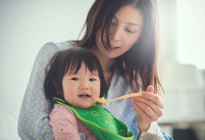 Memberi Makan Bayi Saya Apa Pun Selain ASI: Tantangan Baru untuk Diatasi!