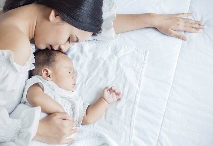 Cara Mendapatkan Tidur Maksimal untuk Diri Sendiri Saat Mengasuh Bayi