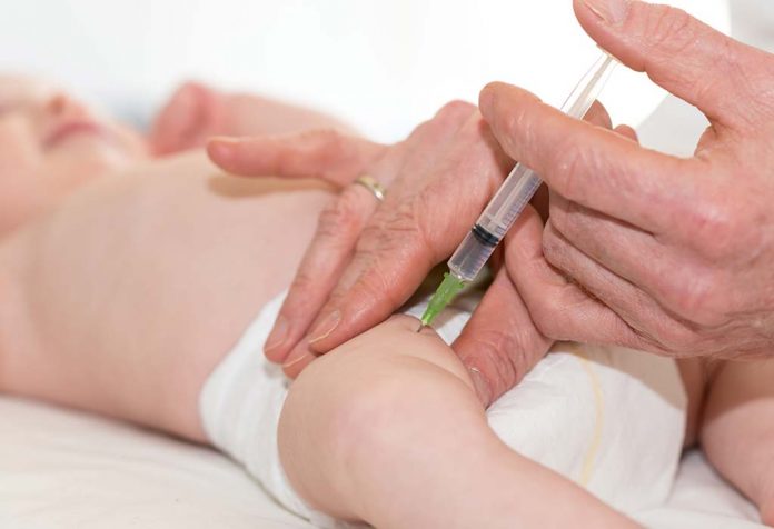 Kisah Saya tentang Vaksinasi Pertama Bayi Saya yang Berusia 2 Bulan