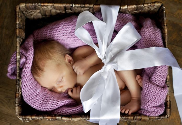 20 Ide Hadiah Bayi Baru Lahir Eksklusif