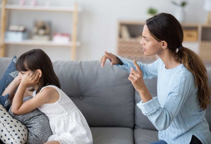 6 Frasa Umum yang Harus Anda Berhenti Ucapkan Kepada Anak Anda!