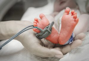 Bayi prematur dalam inkubator