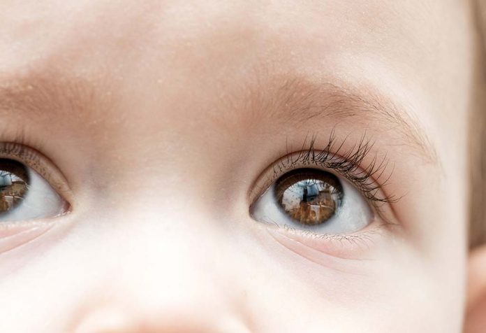 Simpan Mata Lembut- Periksakan Mata Bayi Anda yang Baru Lahir oleh Dokter Spesialis Mata