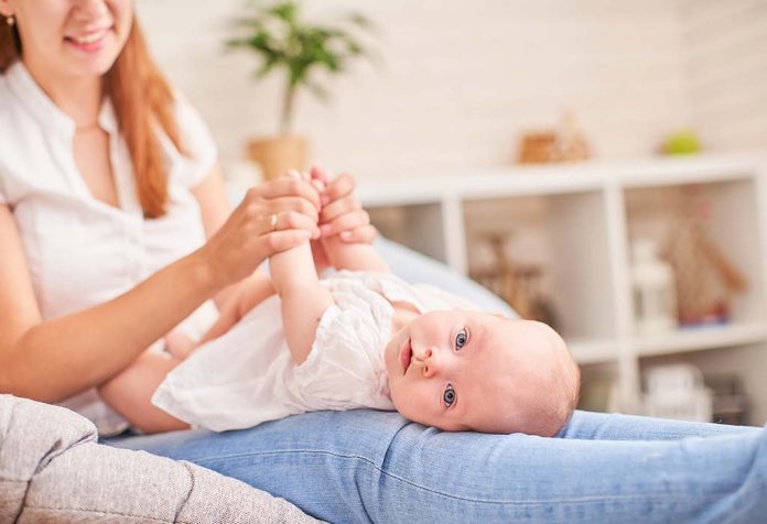 Pengobatan Rumahan Mudah untuk Kolik pada Bayi