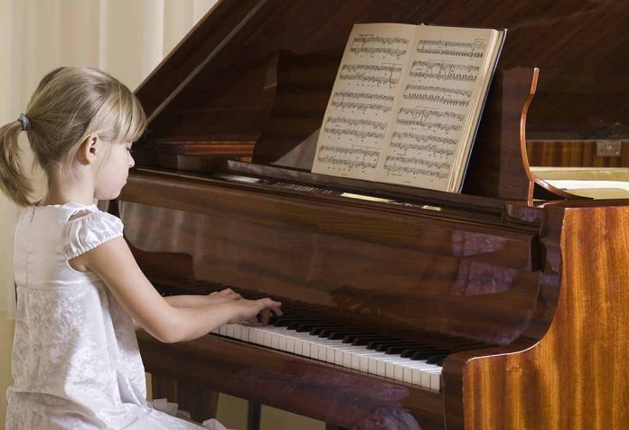 7 Lagu Piano Sederhana untuk Anak-Anak