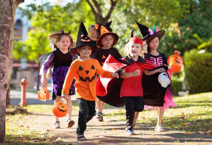 Tips Penting untuk Perayaan Halloween yang Aman Bersama Anak