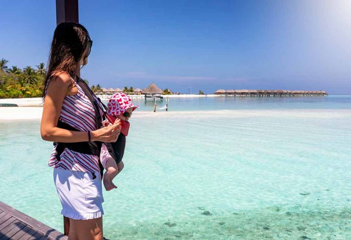 Liburan Internasional Pertama Bayi Saya ke Maladewa Saat Dia Baru Berusia 11 Bulan