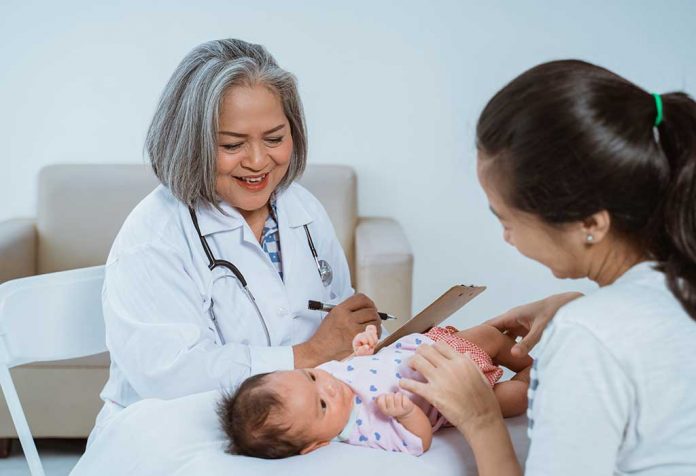 Bagaimana Mempersiapkan Hari Vaksinasi Bayi Anda