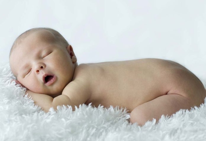 Mengapa Bayi Tidur Dengan Mulut Terbuka?