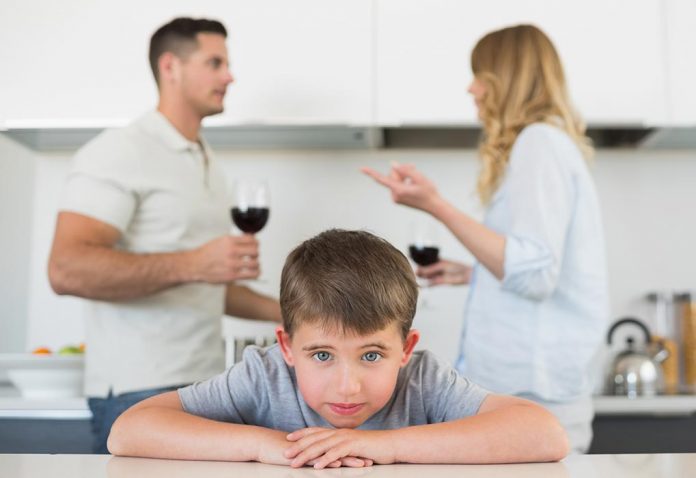 Bagaimana Orang Tua Peminum Alkohol Mempengaruhi Perkembangan Anak