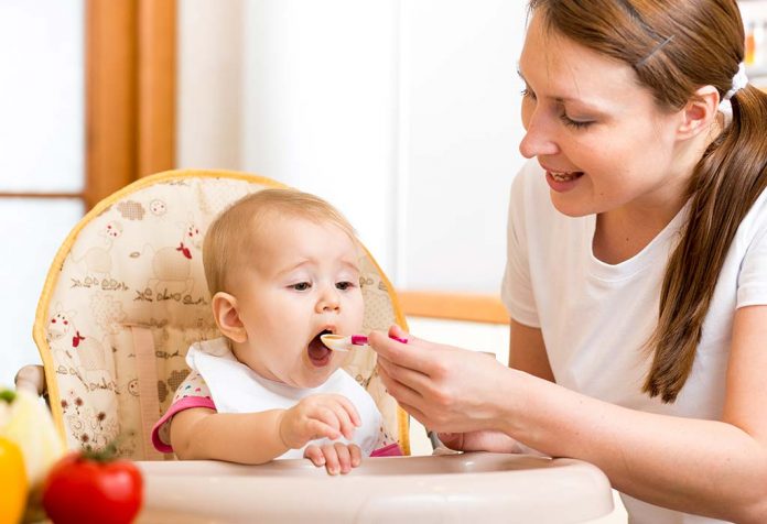 Tips Memberi Makan Bayi Anda Selama Musim Panas