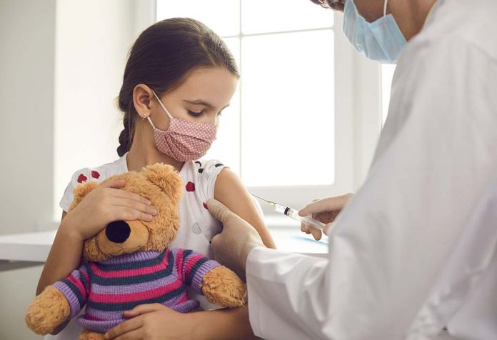 Mengapa Efektif Memberikan Vaksin Influenza pada Anak Anda di Masa Pandemi COVID-19