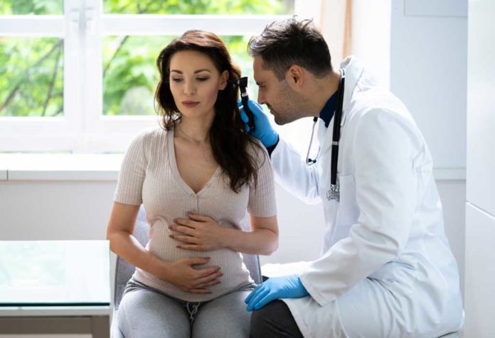 Ear Popping pada Kehamilan - Penyebab, Gejala, dan Pengobatan