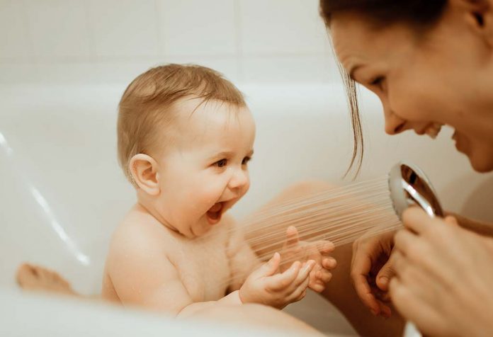 tips keamanan kamar mandi untuk anak Anda