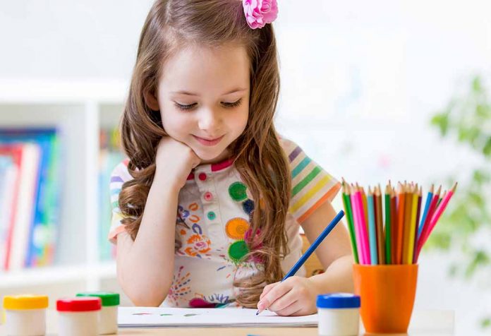 Tips dan Trik Menggunakan Pensil Warna untuk Anak