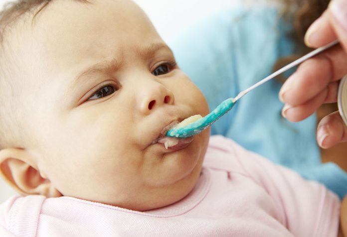 Menyapih Bayi–Tanda, Makanan & Pengenalan Makanan Padat