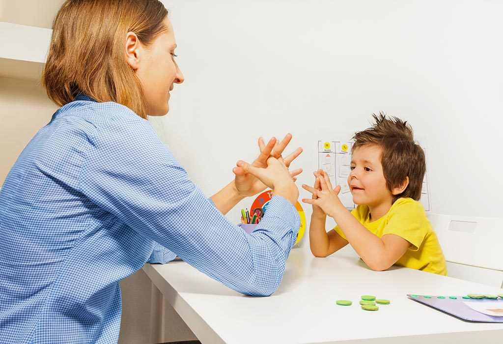 Cara Mengajarkan Anak Autistik Anda untuk Berbicara