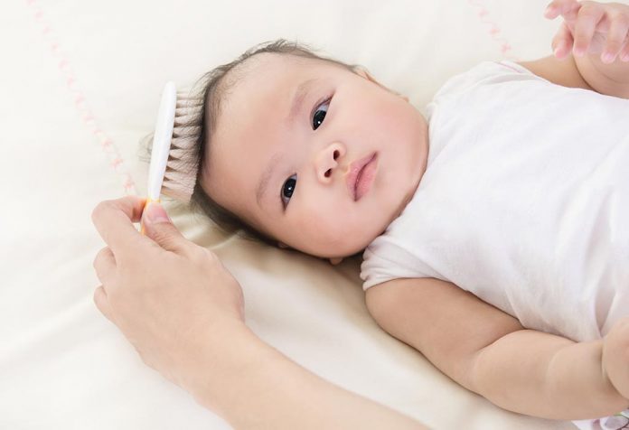 5 Alasan Menyikat Rambut Bayi Anda Secara Teratur