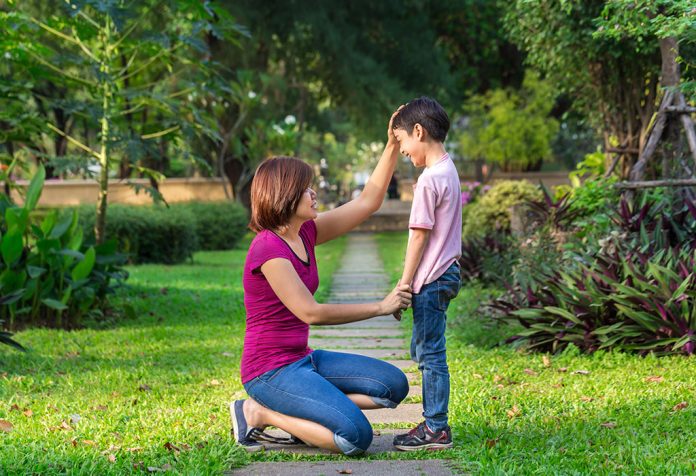 Bagaimana Mengajarkan Anak untuk Menghargai Orang Lain