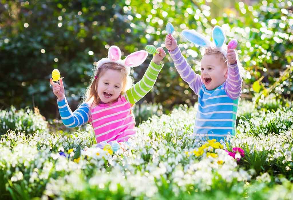anak-anak bermain selama Paskah