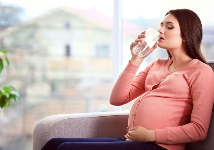 Minum Air Selama Kehamilan: Manfaat, Berapa Banyak yang Harus Diminum dan Banyak Lagi