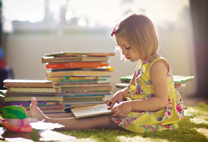 Memperkenalkan Buku kepada Anak Anda dan Cara Meningkatkan Pembaca