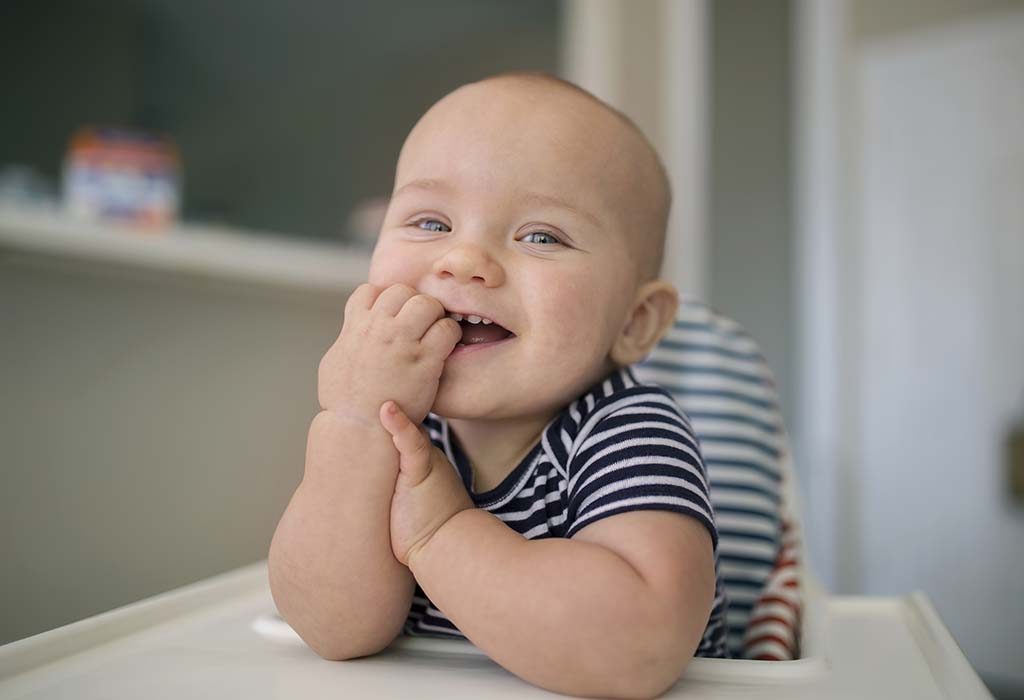 bayi Anda akan memiliki sekitar 8 gigi pada ulang tahun pertamanya