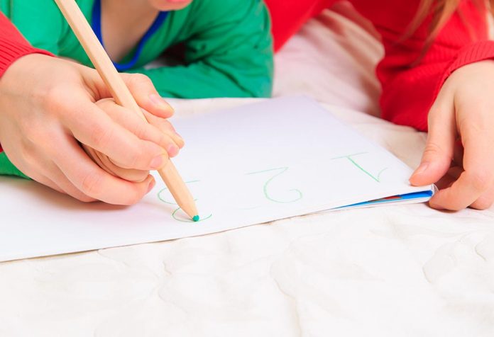 Tips Membantu Anak Memegang Pensil dengan Benar