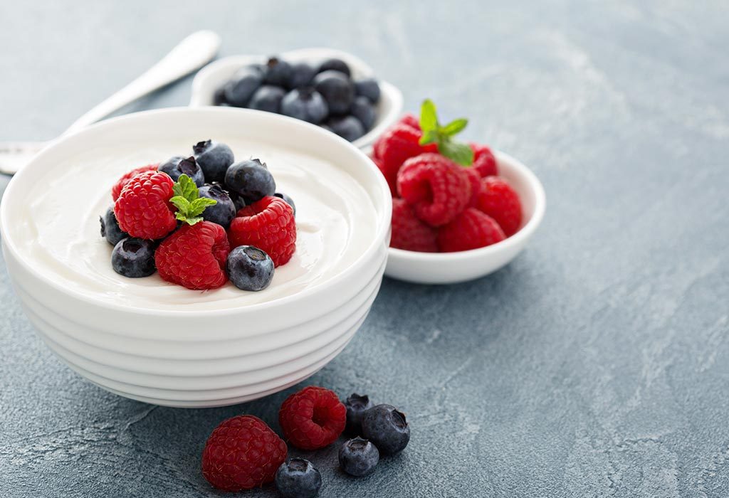 Yoghurt dengan buah-buahan