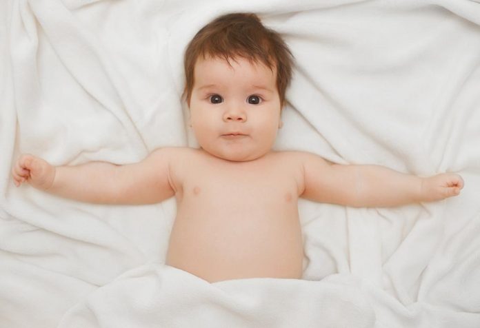 Bayi Anda yang Berusia 12 Minggu - Perkembangan, Pencapaian & Perawatan