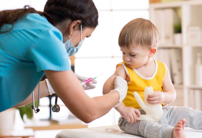 Vaksin Penting Diperlukan untuk Penitipan Anak & Sekolah
