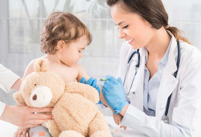 Mengapa Vaksinasi Adalah Suatu Keharusan bagi Bayi Selama Masa Lockdown Ini