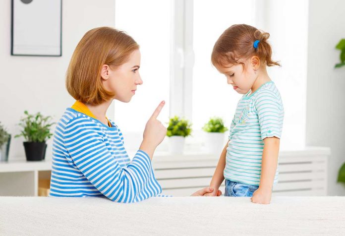Apakah Kita Secara Tidak Sengaja Menciptakan Dampak Negatif pada Anak Kita?