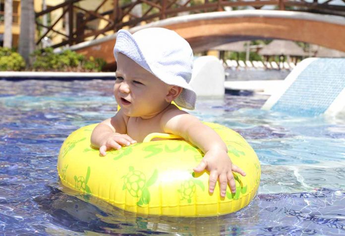 Ambil Dari Seorang Ibu, Pool-Time Dengan Bayi Tidak Pernah Semudah Ini