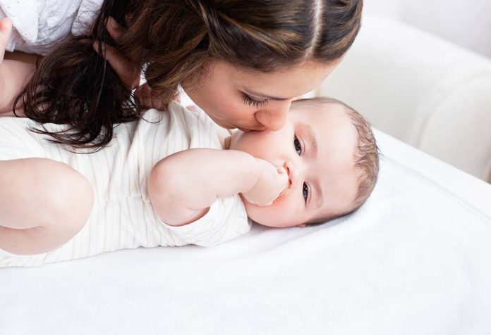 Tips Merawat Bayi untuk Ibu Baru
